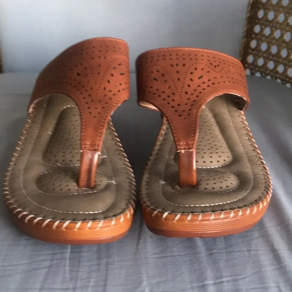 NEW Angel steps brown faux leather comfy slip on sandals size 8 - Picture 4 of 8
